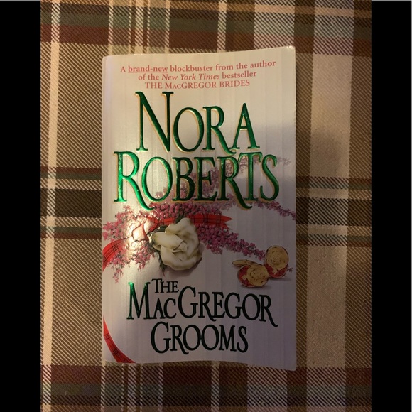 Nora Roberts 4 book bundle - Picture 10 of 13